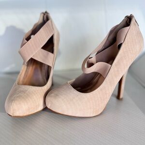 EUC Y2K Size 7 Suede Cream Colored Women’s Heels